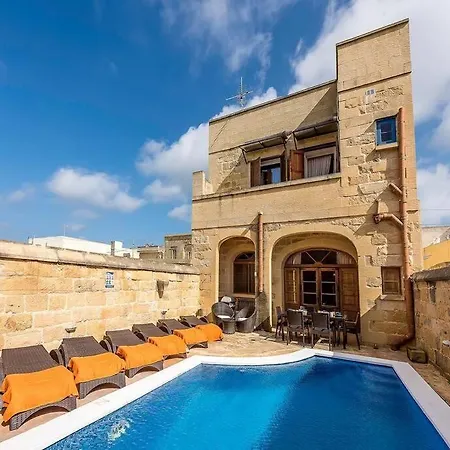 Traditional Farmhouse With Pool Vakantiehuis *