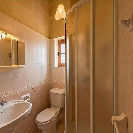 بيت للعطل Traditional Farmhouse With Pool *